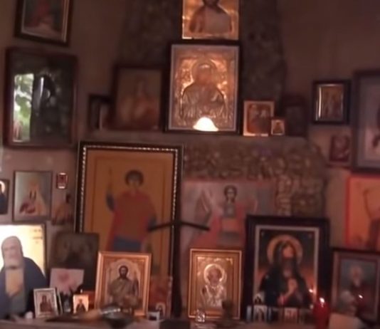 ქართულ ოჯახში დაბრძანებულმა ხატებმა მირონის დენა დაიწყეს – ნახეთ უახლესი სასწაულის ვიდეო