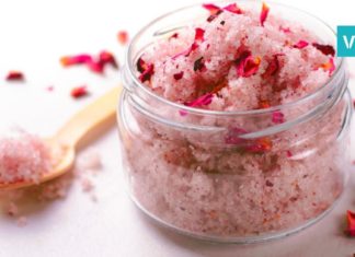 მოამზადეთ შაქრისა და ვარდის ფურცლების სკრაბი 3 ინგრედიენტის გამოყენებით-იდეალურია კანისთვის