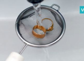 ამ ხსნარით შენს სამკაულებს ძველ ბრწყინვალებას დაუბრუნებ. ისინი ახალივით იქნება!