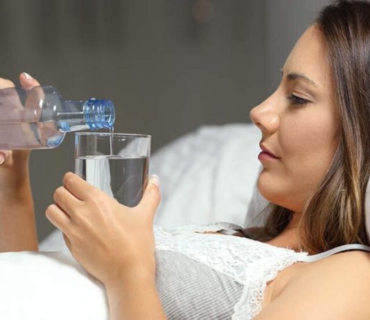 სენსაციური განცხადება: მხოლოდ ერთი ჭიქა წყლის ძილის წინ დალევა ინსულტისგან გიხსნით!