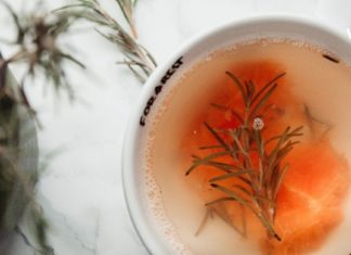 ისწავლეთ როგორ მოამზადოთ სასმელი, რომელიც კლავს ტოქსინებს:  გრეფრუტი,  მწვანე ჩაი და როზმარინი