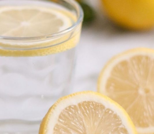 ლიმონიანი წყალი: შეცდომა, რომელსაც მილიონობით ადამიანი უშვებს ყოველ დილით!