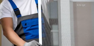 რატომ არის მწერებისგან დამცავი ბადეები აუცილებლობა? Professional installation of durable insect protection mesh on a modern window frame