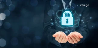 როგორ ვაქციოთ კიბერუსაფრთხოება ჩვენს ყოველდღიურობად A businessman holding a glowing digital padlock icon representing cyber security and data protection.