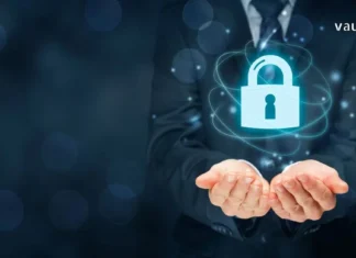 როგორ ვაქციოთ კიბერუსაფრთხოება ჩვენს ყოველდღიურობად A businessman holding a glowing digital padlock icon representing cyber security and data protection.