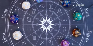 სად გელით ბედნიერება ზოდიაქოს ნიშნის მიხედვით? Top view of a dark blue astrological zodiac wheel chart with colorful dice featuring celestial symbols.